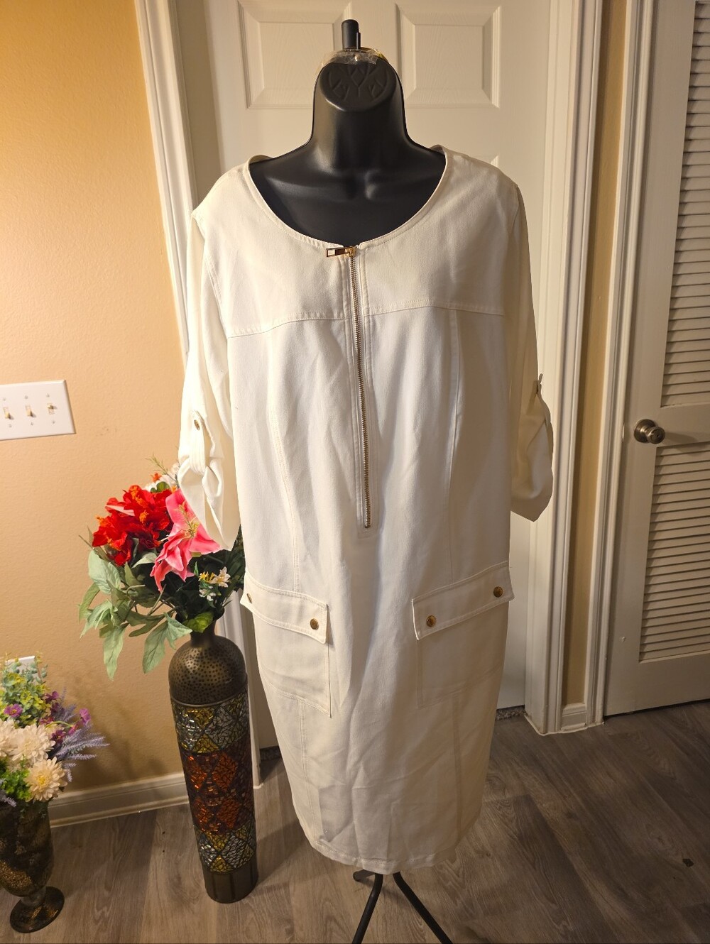 Sharagano Cream Zip-Front Shift Dress with Pocket Flaps